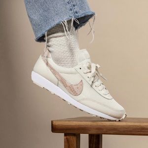 Women’s Nike DBreak Snakeskin sneakers NWB size 9